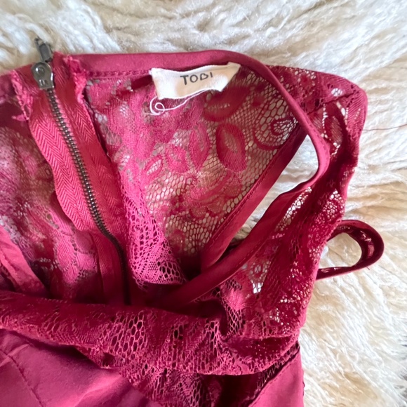 Tobi Cold Shoulder Cut Red Romper (Size S) - Picture 9 of 9